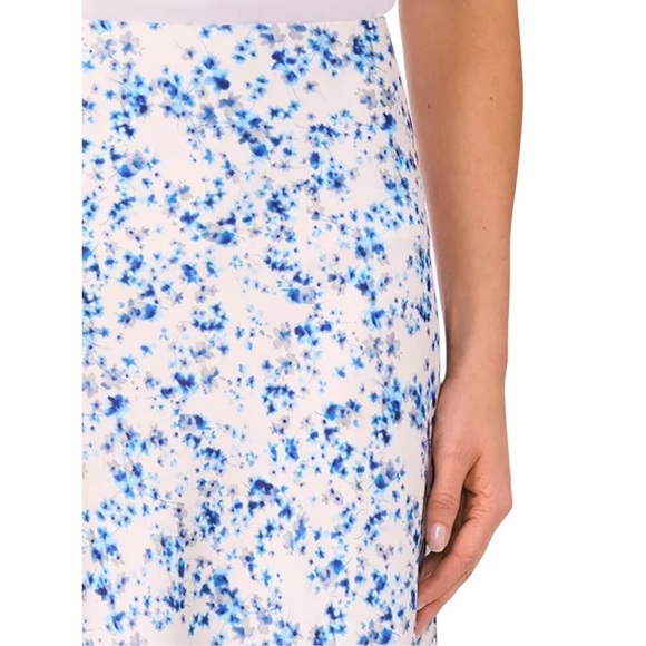 CeCe
Women's Floral Bias Flared Midi Skirt Floral Blue Midi Skirt - Picture 3 of 4